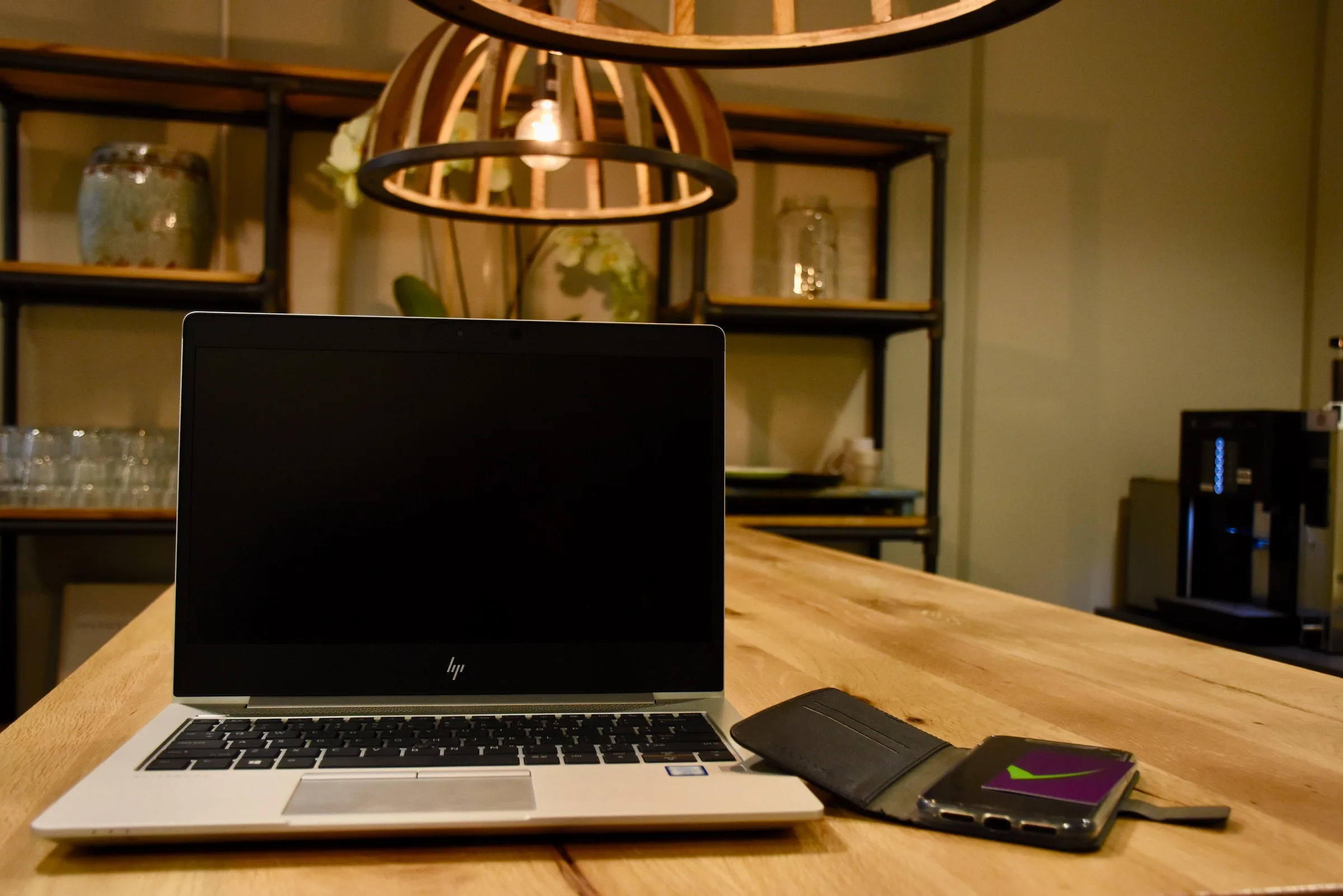Laptop-op-lacatie7192.jpeg Laptop op lacatie7192.jpeg